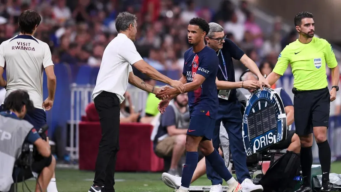Zaire-Emery hagyja el a pályát (fotó: foot-national.com)