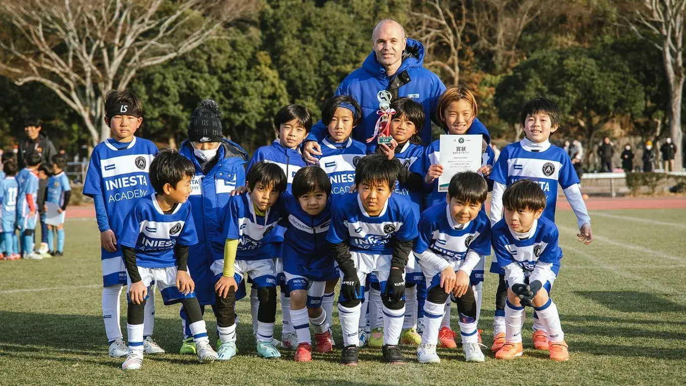 A tehetség és a fizikum mellett a gyerekek személyiségét is vizsgálják (Fotó: Iniesta Academy-Facebook)