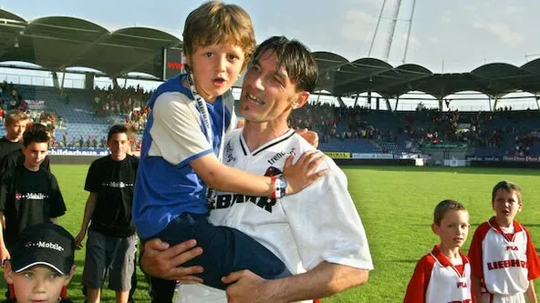 Nikola Milinkovics kisfiával, Szergejjel (Fotó: GEPA)