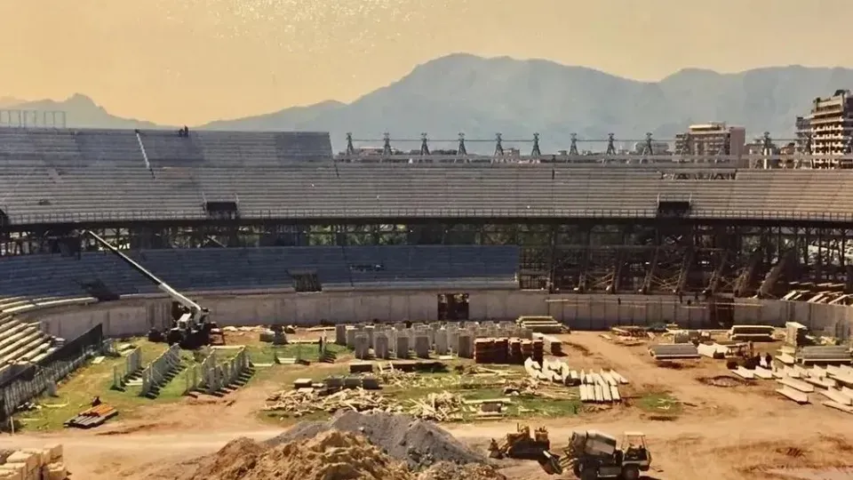 Az 1990-es világbajnokságot megelőző átépítés (Forrás: calcioengland.com)