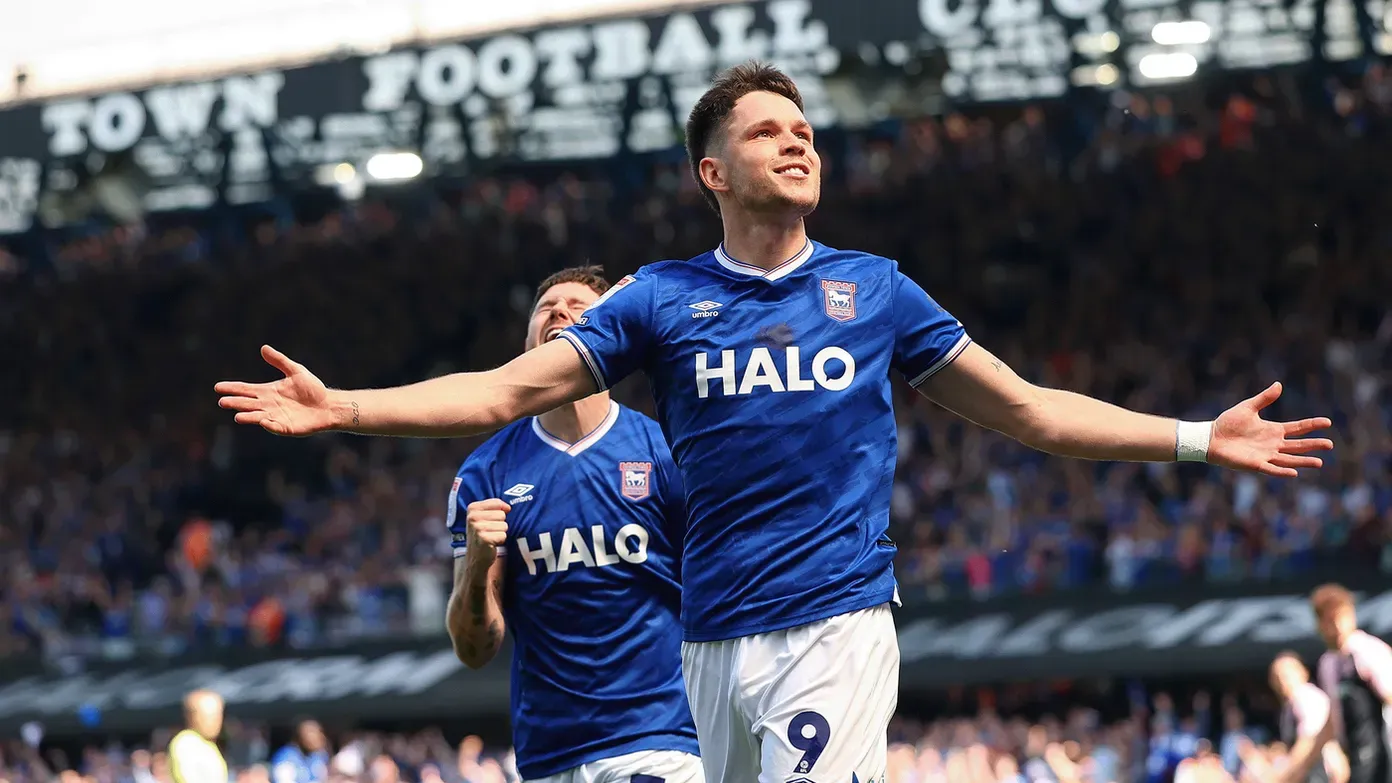 A skót George Hirst 11 góllal segítette a feljutáshoz csapatát (Forrás: itfc.co.uk)
