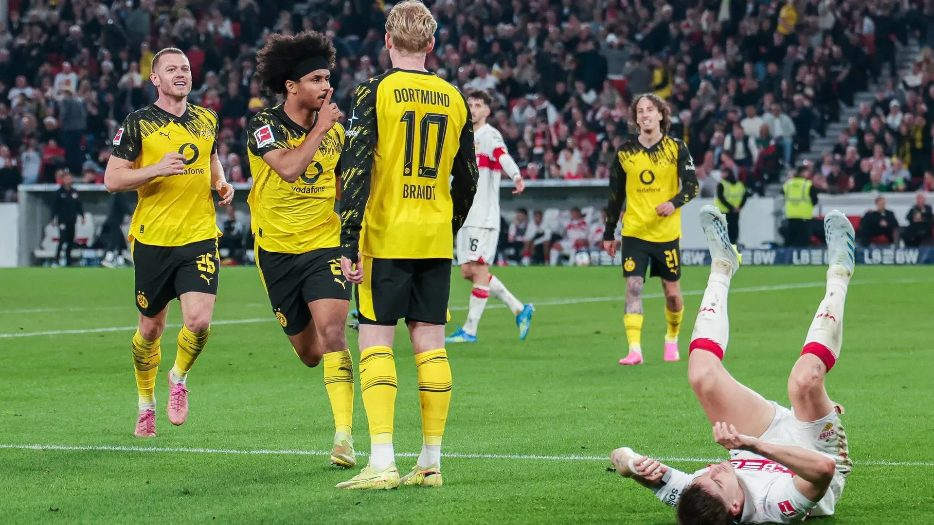 A Dortmund úgy győzött 2–0-ra Stuttgartban, hogy a 94. percig nem született gól (Fotó: Dennis Ewert/RHR Foto)