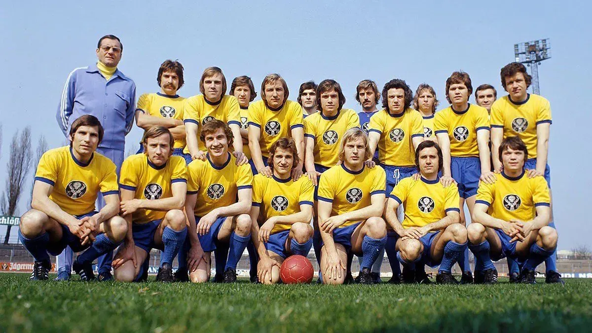 Az első mezszponzoros csapatkép az Eintracht Braunschweig történetében (Forrás: Eintracht Braunschweig)