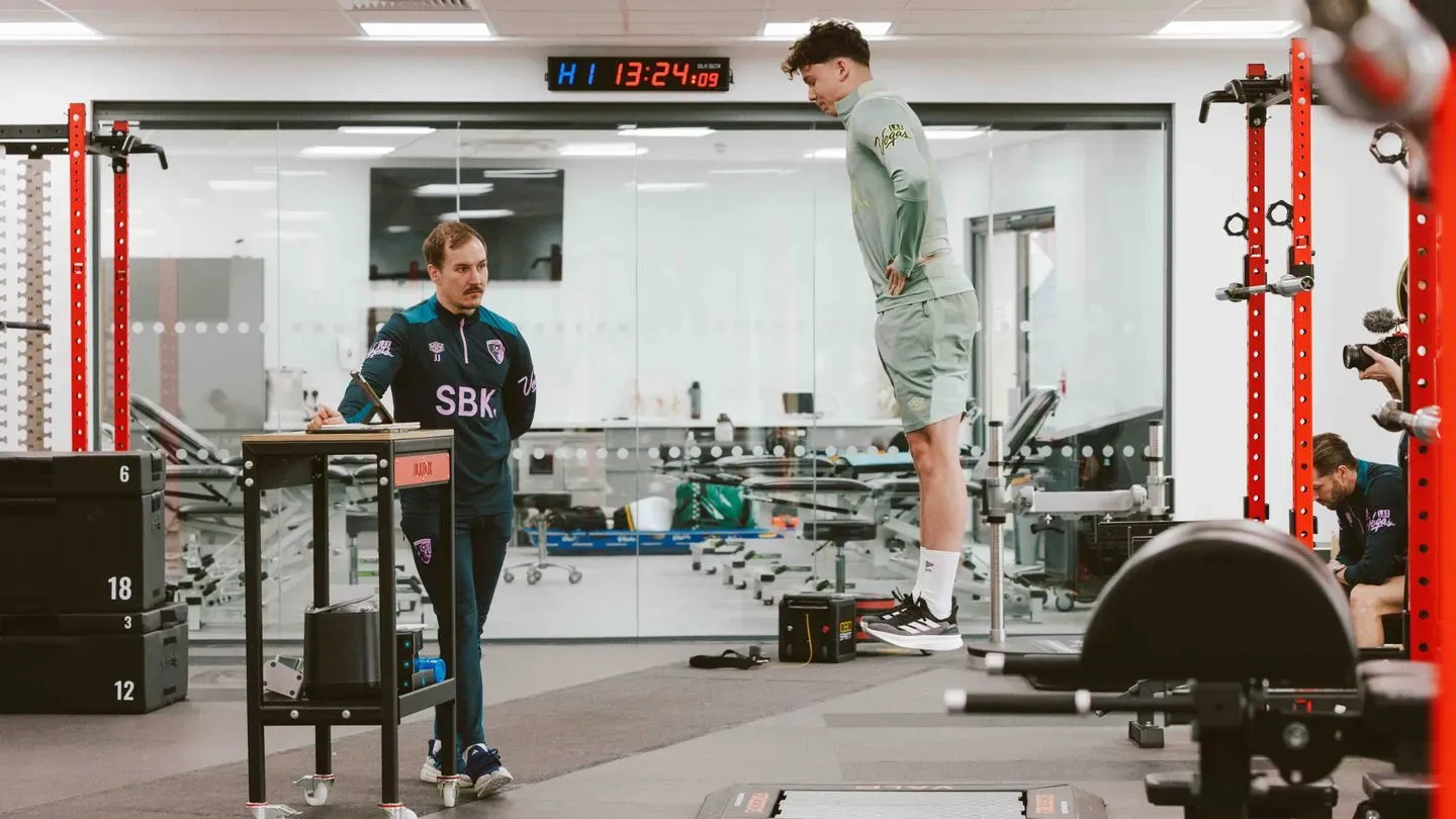 Sikerül-e ezt a magasságot is megugrania? (Forrás: AFC Bournemouth)