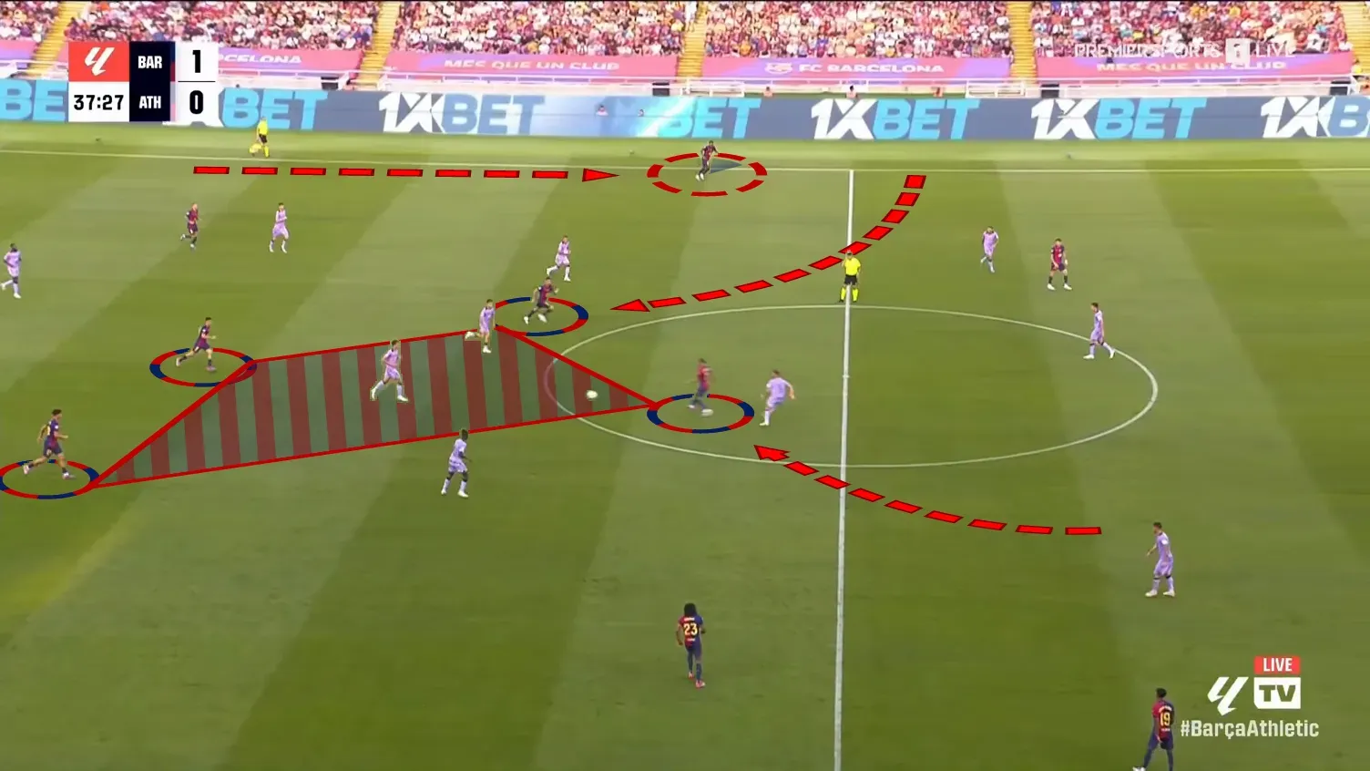 Ferran bejön középre.jpg 16:9