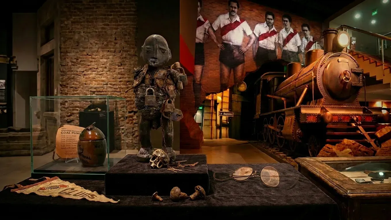 A mozdony, a vudubaba, a kitömött sirály és trinidadi koktélrecept – szürreális...