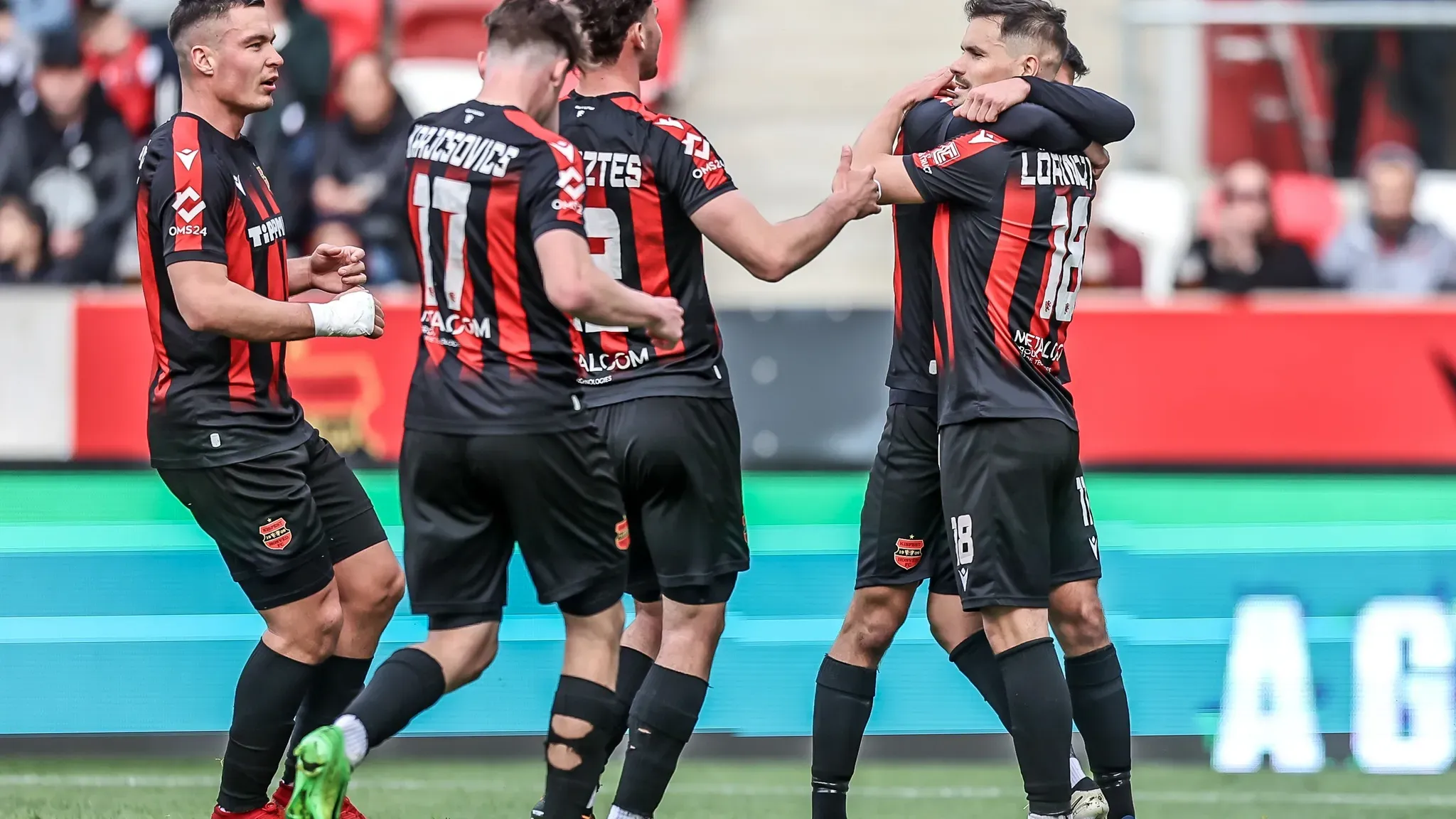 Kispesten nemcsak a Pécs elleni 4–0-s sikernek örülhetnek, hanem lassan a bennmaradásnak is (Forrás: Budapest Honvéd Facebook)