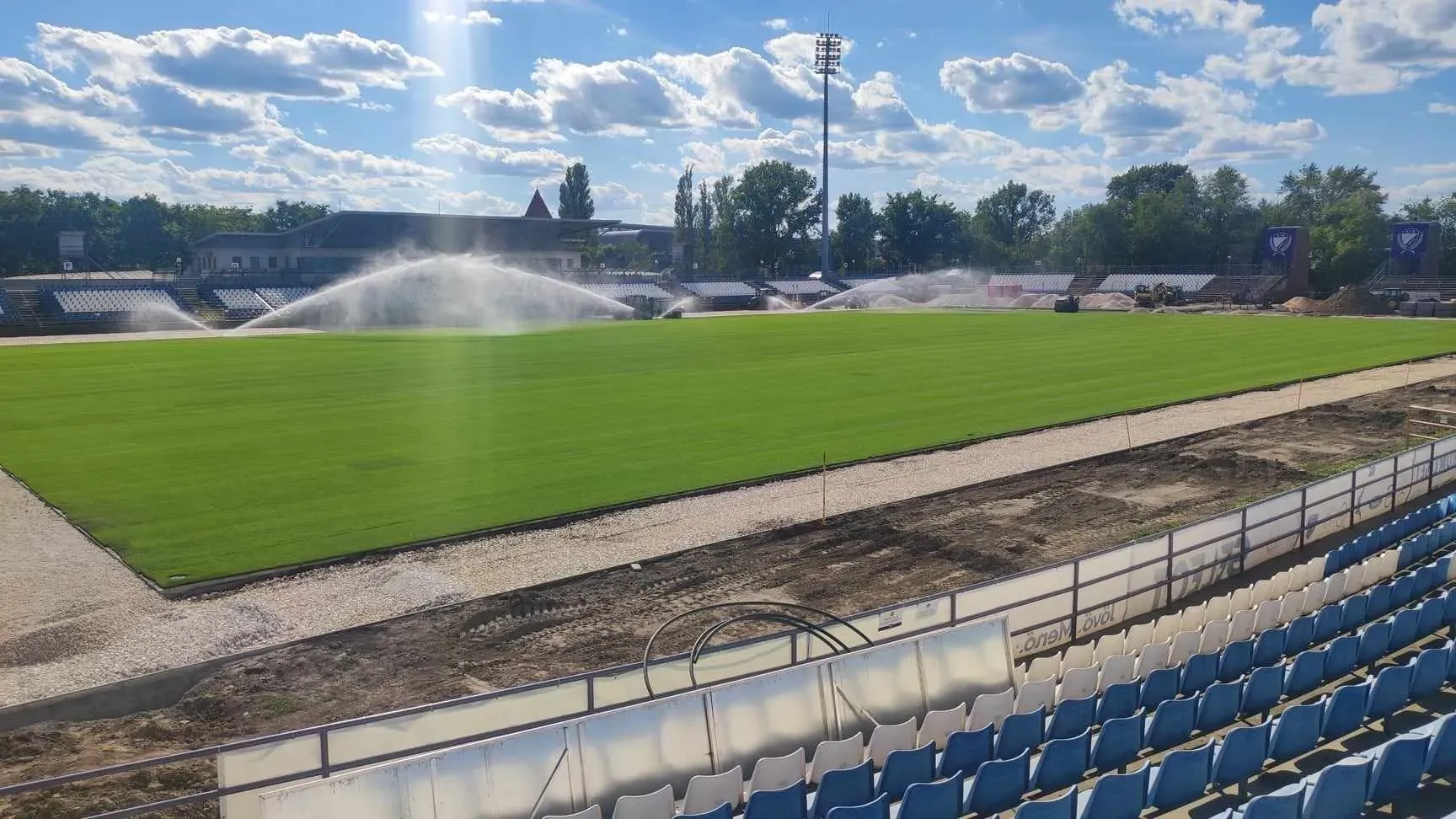 A Kecskemét egyik legnagyobb erősítése a vadonatúj hazai gyepszőnyeg lehet (Forrás: KTE Facebook)