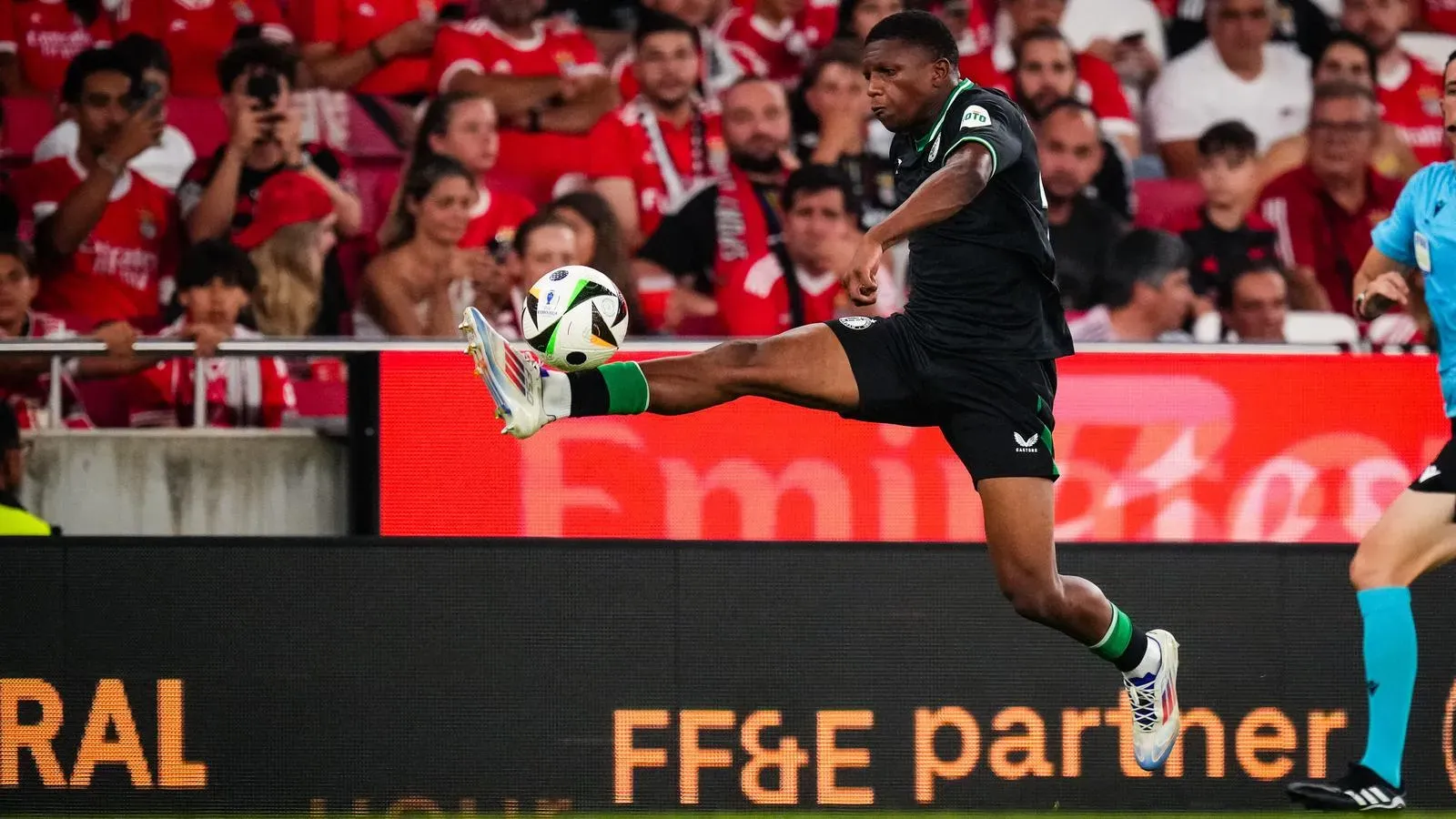 A látványos megmozdulások is szerepelnek a repertoárban (Fotó: Box to Box Pictures)