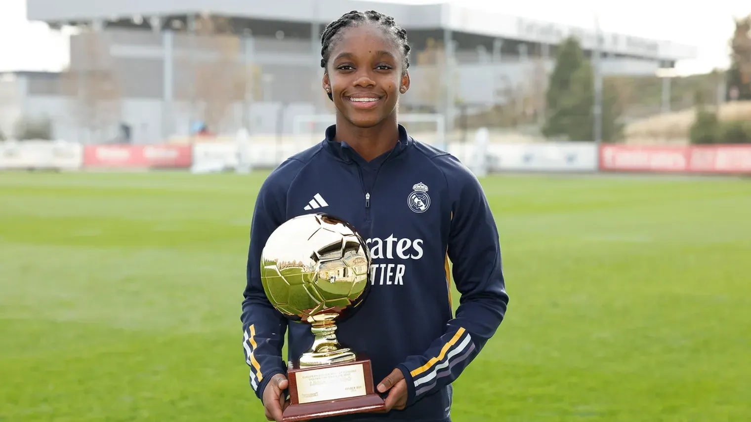Linda Caicedo a 2023-as Golden Girl-díjjal (Fotó: Real Madrid)
