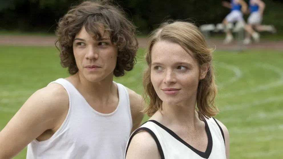 Sebastien Urzendowsky (Marie Ketteler szerepében) és Karoline Herfurth (Gretel Bergmann) a film egyik jelentében (Forrás: mafab.hu)