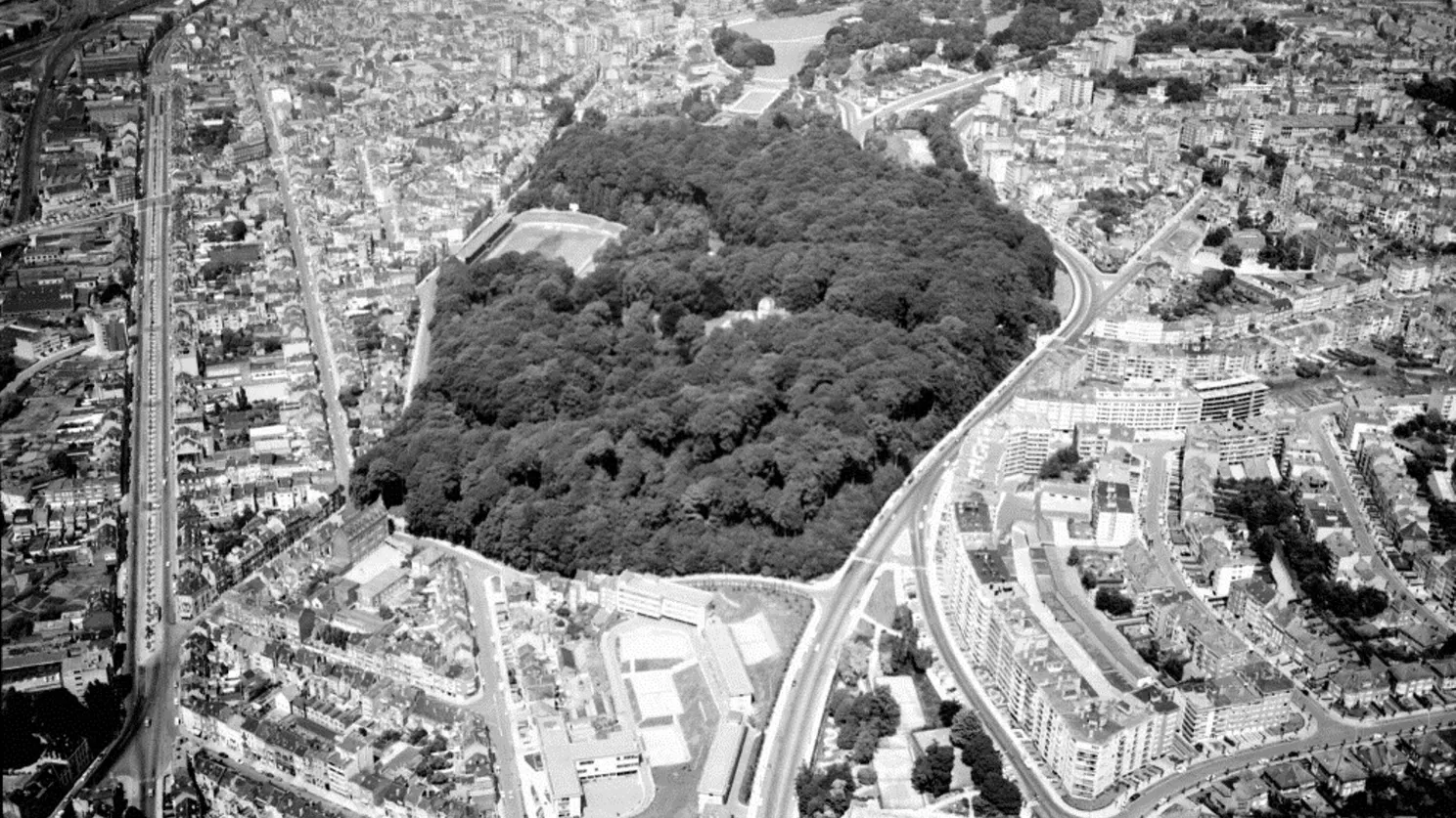 A fákkal körülölelt Joseph Marien Stadion (Fotó: www.monument.heritage.brussels)