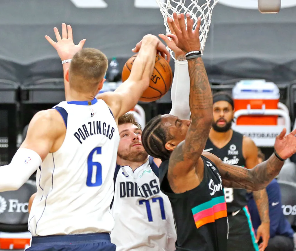 Dallas Mavericks - Porzingis blokk