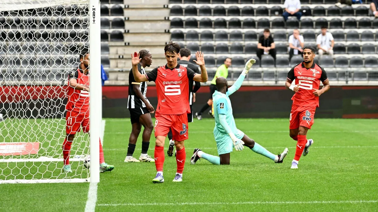 Az SCO Angers ellen szerzett gólja után nem ünnepelt a Stade Rennes csatáraként (Fotó: Jose Romano / Icon Sports)