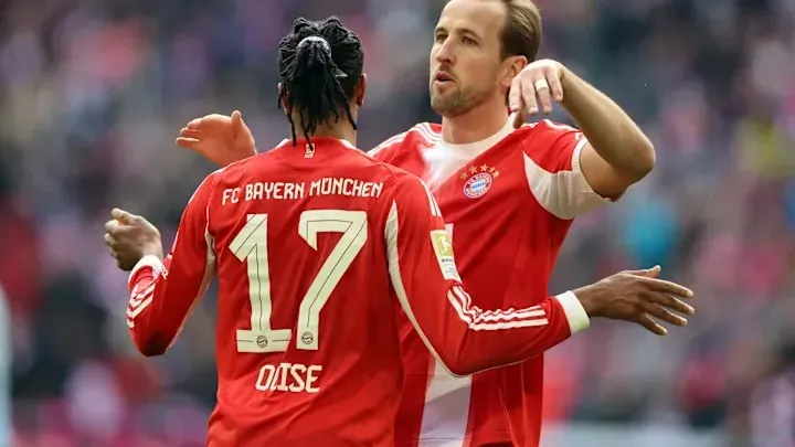 Gyakori jelenség a Bundesligában: Olise gólpasszt ad, Kane betalál (Forrás: Stefan Matzke/sampics/Getty Images)