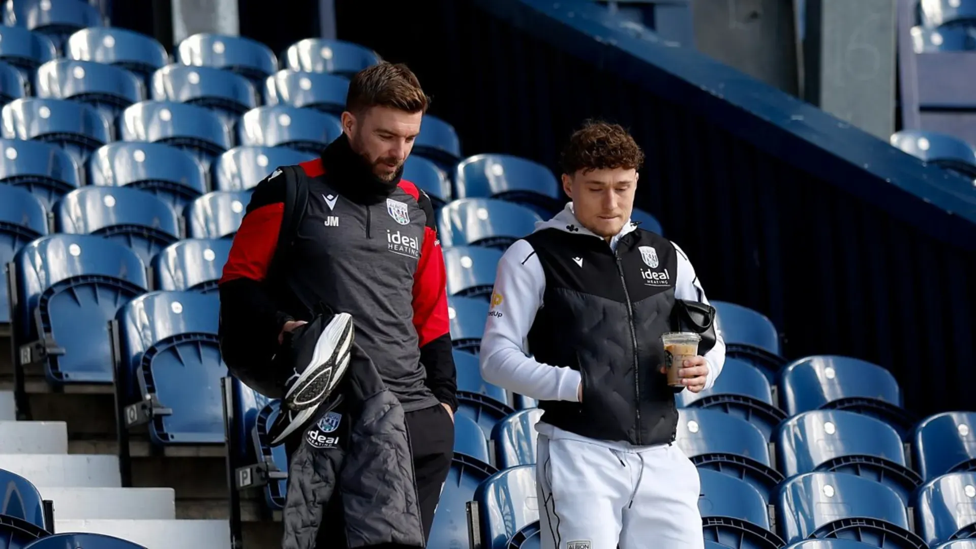 Styles az ideiglenes edző, James Morrison társaságában (Fotó: Getty Images)