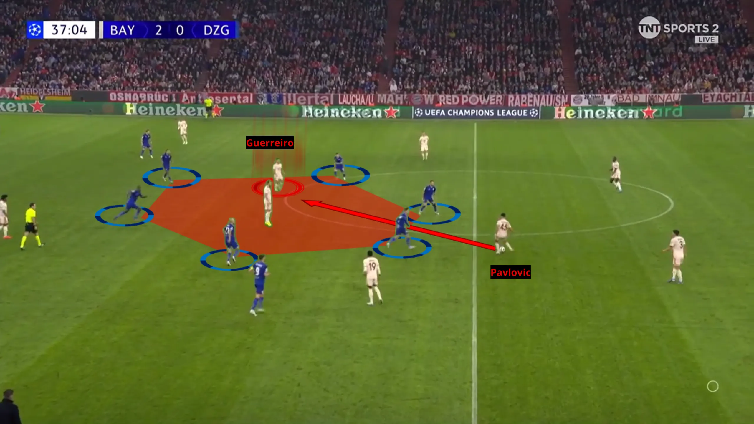 szabadon labdafelvétel középen.png