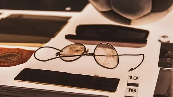 A híres szemüveg a múzeumban (Forrás: Gazzetta)