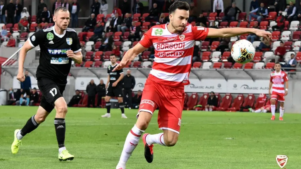 Ilyen is volt: Haris Tabakovic a DVTK mezében a Mezőkövesd kapuját veszélyezteti (Forrás: dvtk.eu)